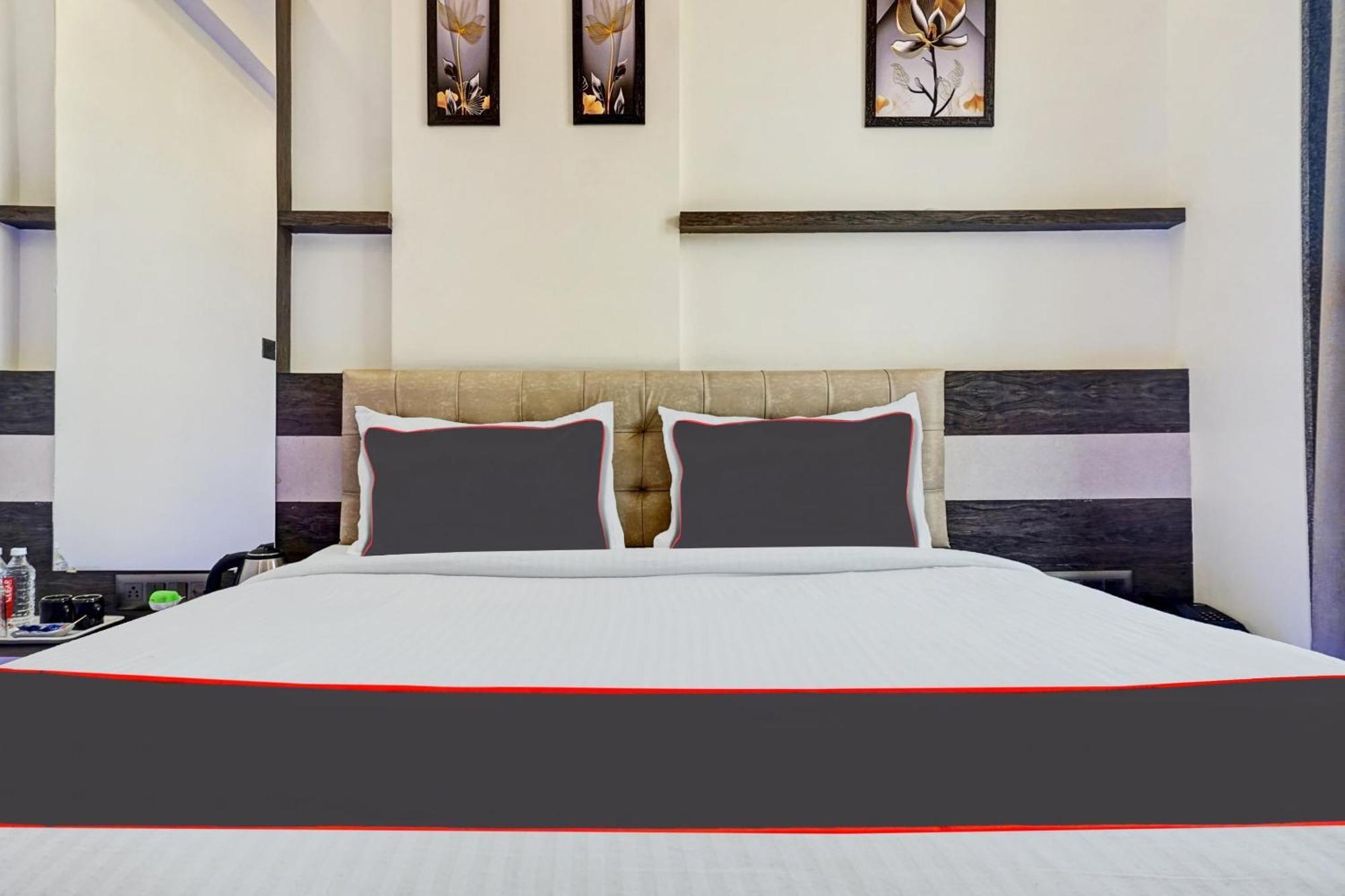 Hotel Super Townhouse Poona Royal Pimpri-Chinchwad Esterno foto