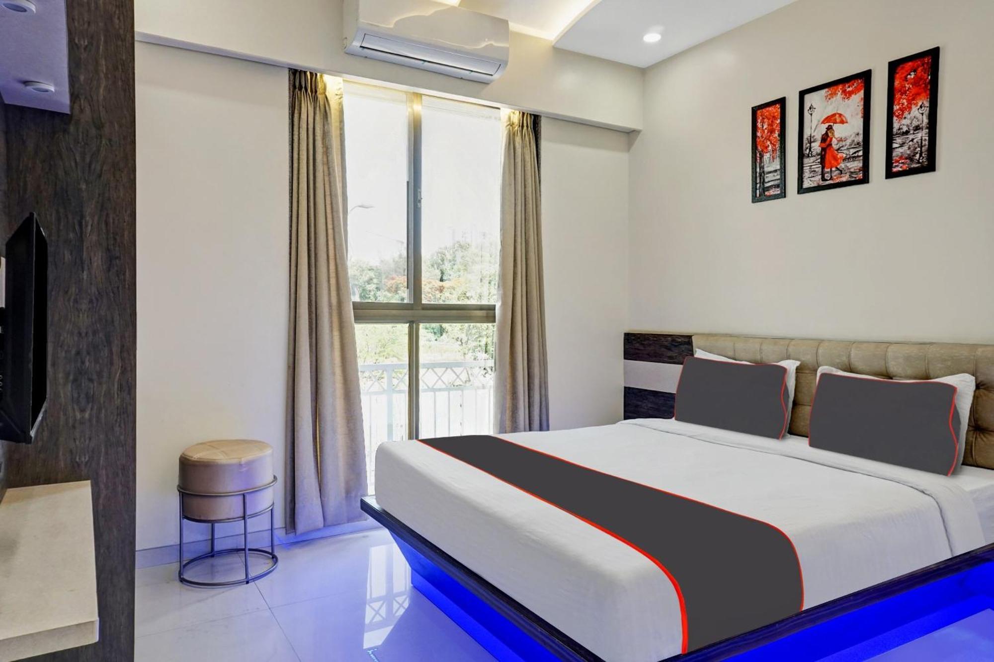 Hotel Super Townhouse Poona Royal Pimpri-Chinchwad Esterno foto