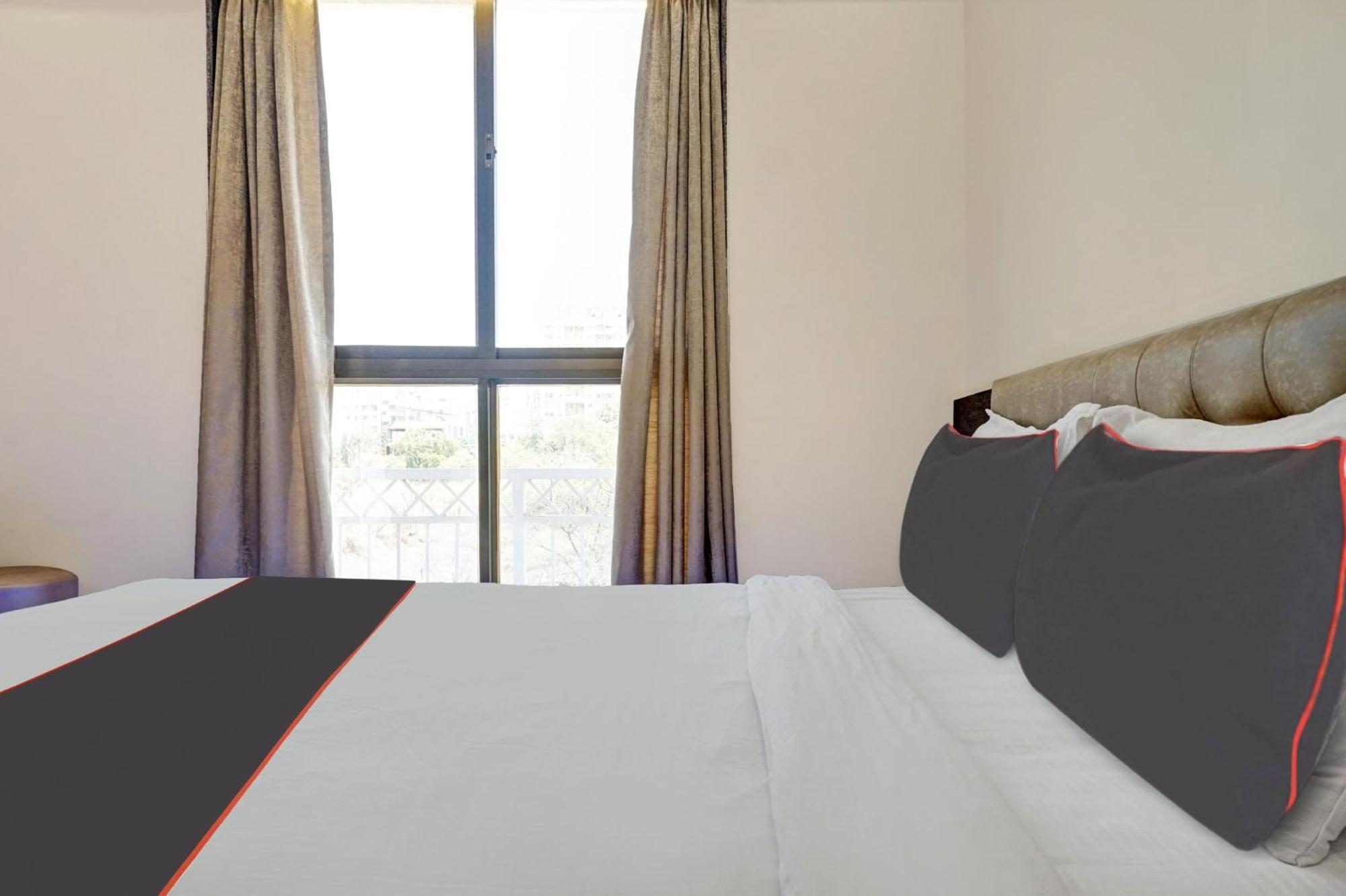 Hotel Super Townhouse Poona Royal Pimpri-Chinchwad Esterno foto