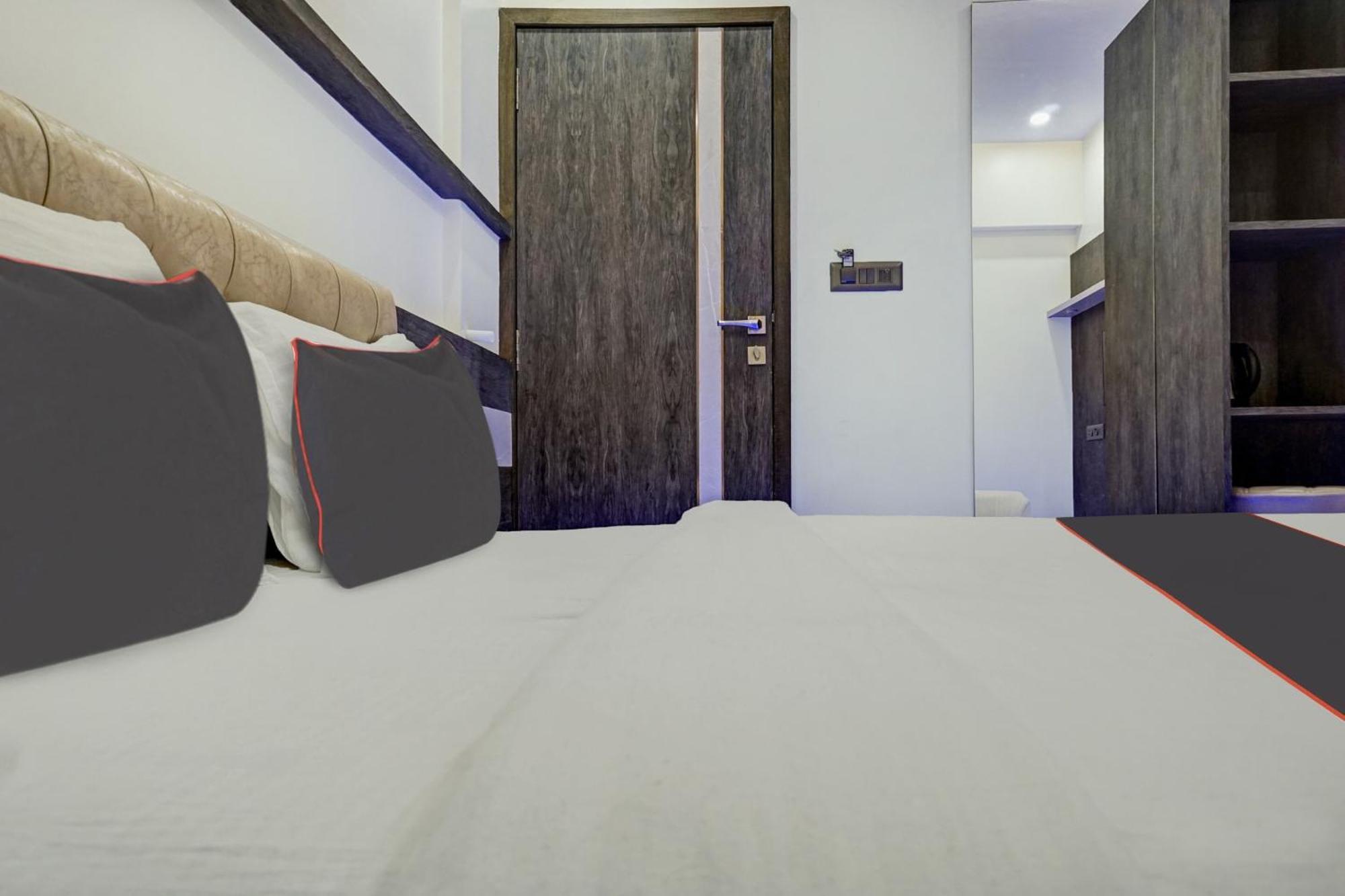 Hotel Super Townhouse Poona Royal Pimpri-Chinchwad Esterno foto